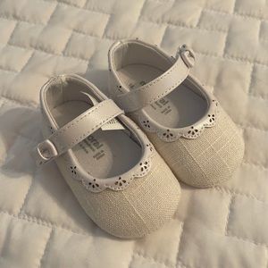 Mayoral white infant shoes. Size 16. NWOT